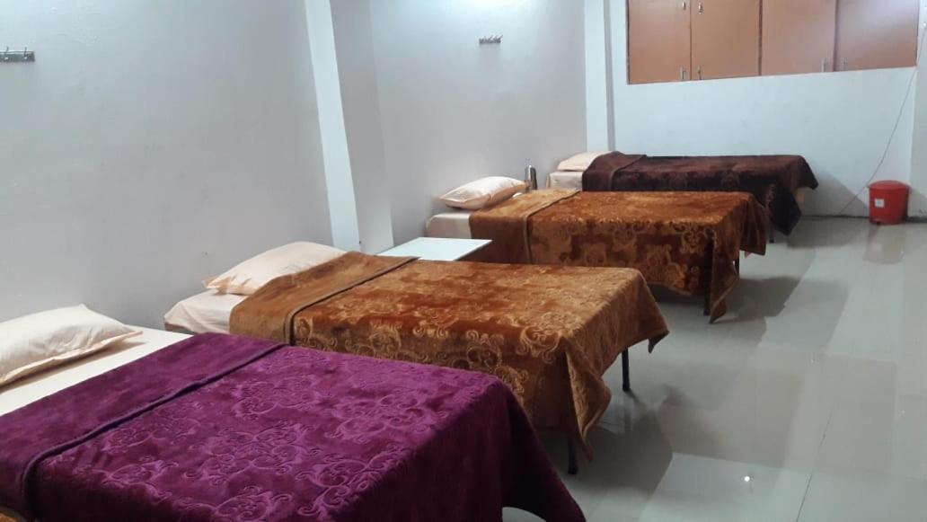 Nityanand Bed and Breakfast Allāhābād Junction Eksteriør billede